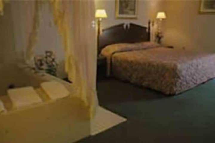 Room 6 of 11