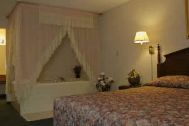 Room 5 of 11
